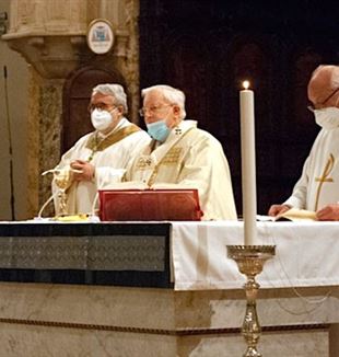 Il cardinale Gualtiero Bassetti alla messa per don Giussani
