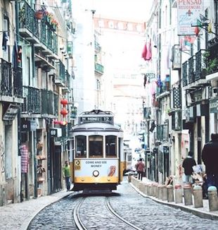 Lisbona (foto Unsplash/Vita Marija Murenaite)