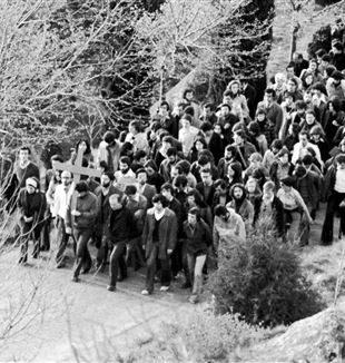 Via Crucis durante la Settimana Santa degli universitari di CL. San Leo, 1976. © Fraternità di CL