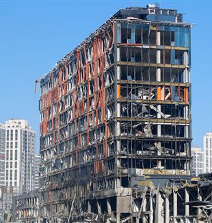 Edifici bombardati a Kiev (Foto: Daniel Ceng Shou-Yi/ANSA)