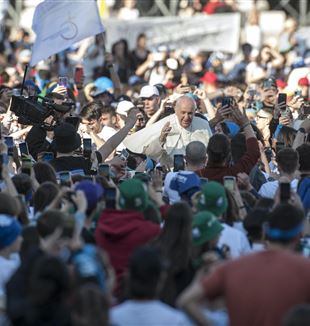 Papa Francesco con i giovani, 18 aprile 2022 (©Massimiliano Migliorato/Catholic Press Photo)