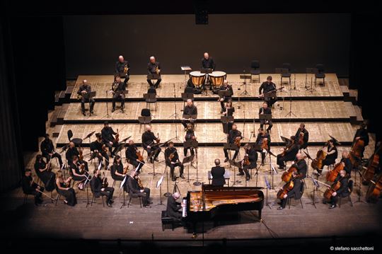 L'orchestra sul palco di Ancona (©Stefano Sacchettoni)