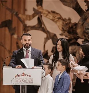 Danny e Leila Abdallah durante l'intervento in Aula Nervi (Foto: World Meeting of Families 2022)
