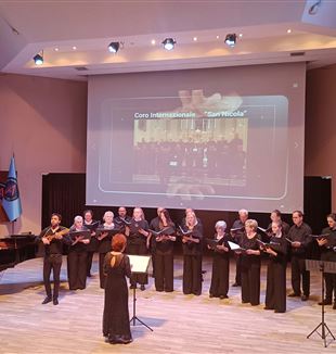 L'esibizione del Coro Internazionale San Nicola in Turchia (foto: Lucia Mazzotti)