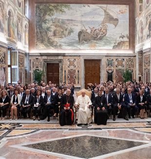 La foto di gruppo al termine dell'udienza con Papa Francesco (Foto Avsi)