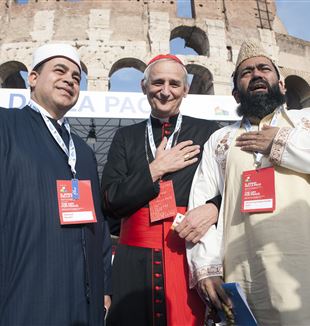 Il cardinale Matteo Zuppi alla manifestazione "Il grido della pace". Roma, 25 ottobre 2022 (Catholic Press Photo)