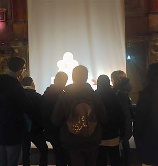 Davanti alla "Pietà" di Michelangelo esposta a Palazzo Reale, Milano