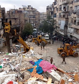 Aleppo dopo il terremoto (Foto Ansa-Zumapress)
