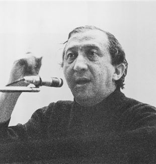 Don Giussani a Riccione nel 1973 (Foto Fraternità di CL)