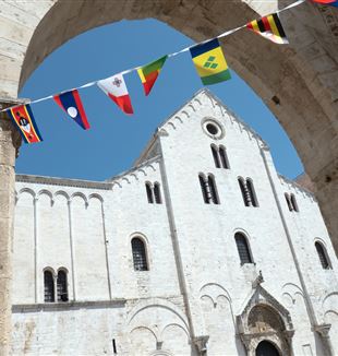 La Basilica di San Nicola a Bari (Foto Ansa-Dpa)