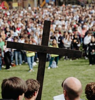 La Via Crucis durante il Triduo di GS (Foto Marco Previdi)