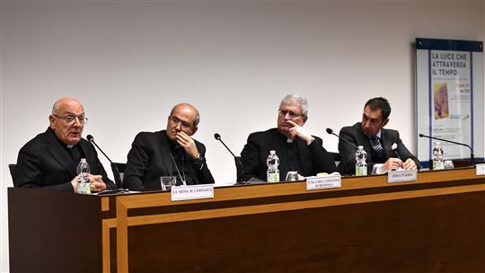 Da sinistra, monsignor Camisasca, il cardinale Tolentino, don D'Auria e Cesare Pozzoli (foto Romano Siciliani/Fraternità CL)