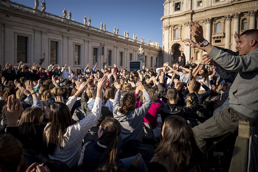 Pope’s prayer for movements