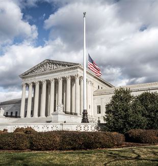 La sede della Corte Suprema americana a Washington (Foto Unsplash/Tim Mossholder)