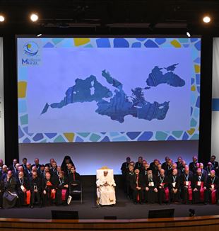 Papa Francesco durante il suo intervento ai “Rencontres Méditerranéennes” (Foto Vatican Media/Catholic Press Photo)
