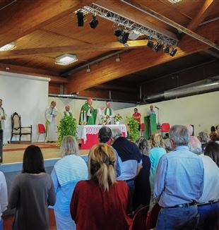 La messa del cardinale Cantoni alla giornata di convivenza della comunità di Como