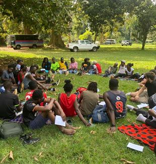 Il picnic dei giovani Ugandesi a Entebbe
