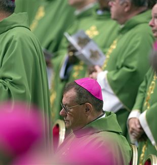 Monsignor Pezzi durante il Sinodo dei Vescovi (Alessia Giuliani/Catholic Press Photo)