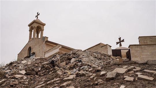 Le rovine del monastero caldeo di Mar Gorgis devastato durante l'occupazione dell'Isis a Mosul, Iraq (Ansa-Dpa/Ismael Adnan)