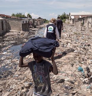 Al lavoro tra la gente di Haiti (Foto Avsi)