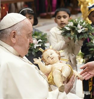 Papa Francesco alla messa di Natale (Vatican Media/Catholic Press Photo)