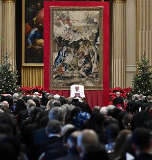 Il Papa durante l'incontro con il Corpo diplomatico presso la Santa Sede (Vatican Media/Catholic Press Photo)