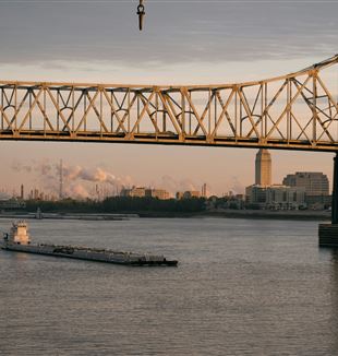 Il ponte sul Mississippi a Baton Rouge in Lousiana (Unsplash/Vladimir Oprisko)