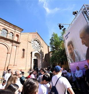 Bologna Piazza San Domenico, il 25°anniversario della morte di Enzo Piccinini