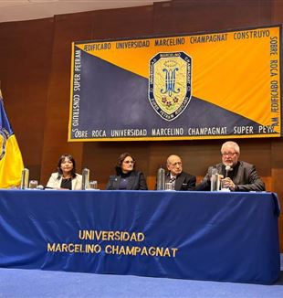 La presentazione del libro a Lima