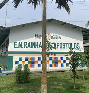 La facciata della Escola Agricola Rainha dos Apóstolos a Manaus, Brasile