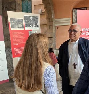 Monsignor Juan Carlos Bravo Salazar in visita alla mostra su Josè Gregorio Hernández 