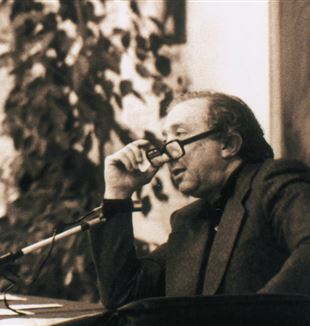 Don Giussani a un incontro nel 1983 (Foto Fraternità CL/Federico Brunetti)