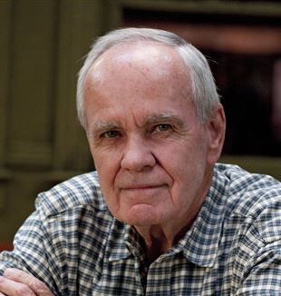 Cormac McCarthy (Foto Professor Productions/ Jones, Dawn/ Album/ Mondadori Portfolio)